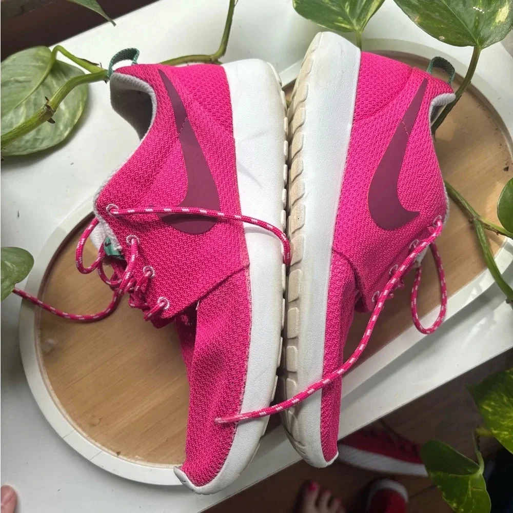 Nike Roshe Runners Womens Size 8.5 Mesh Pink Athletic Shoes - Picture 3 of 14